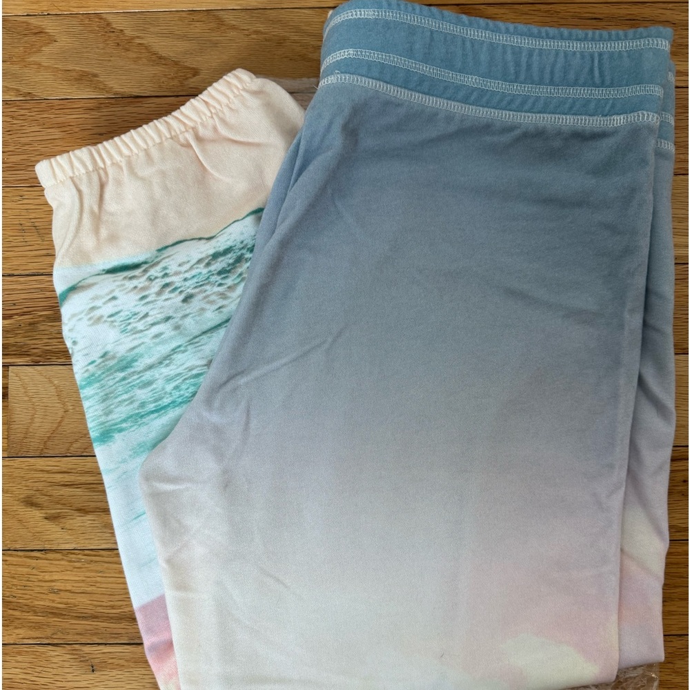 New in Package! VS Limited Edition tropical 🌴 Beach palm sweats